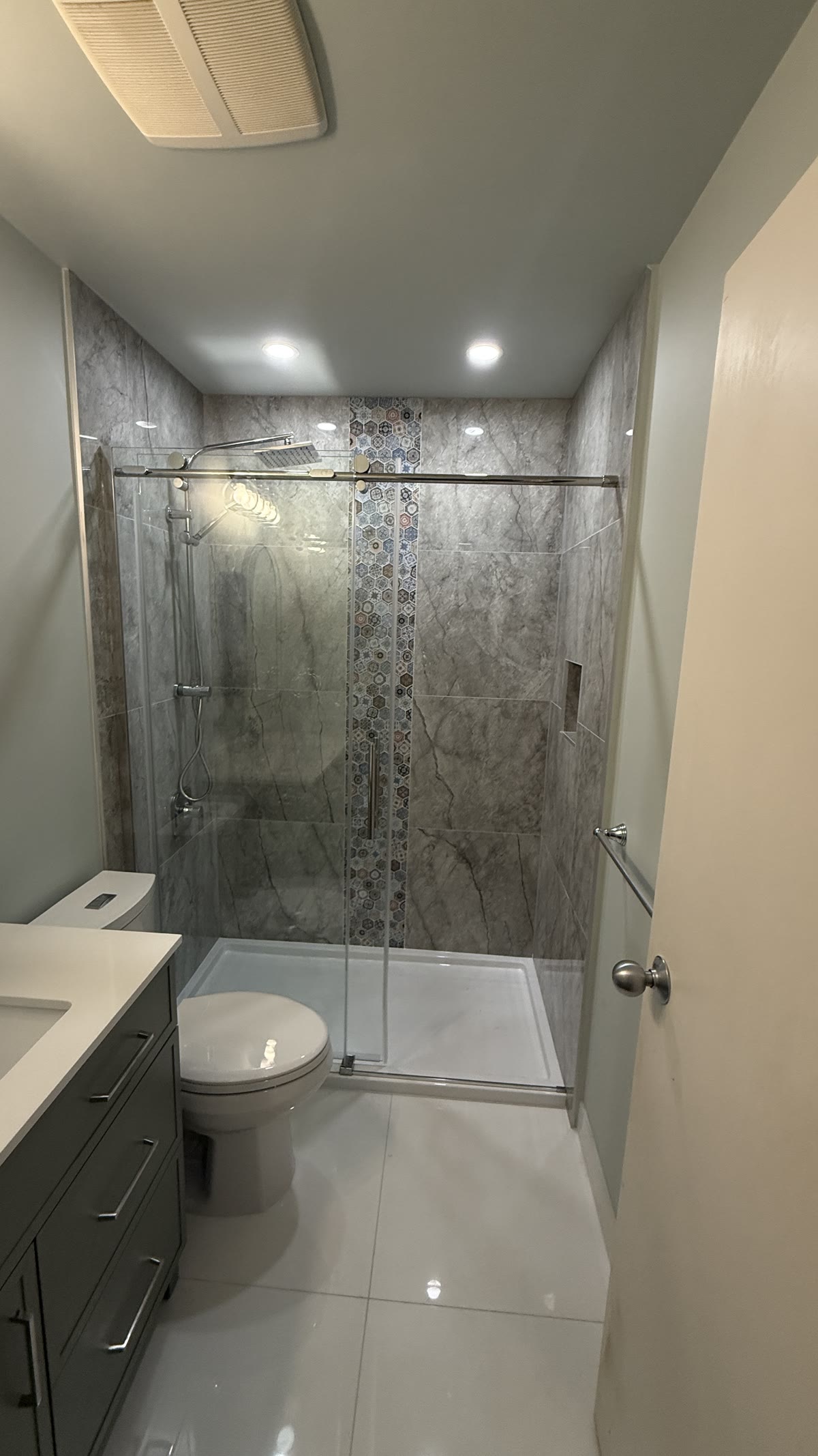 Finished tiled shower with decorative accent in New Westminster BC